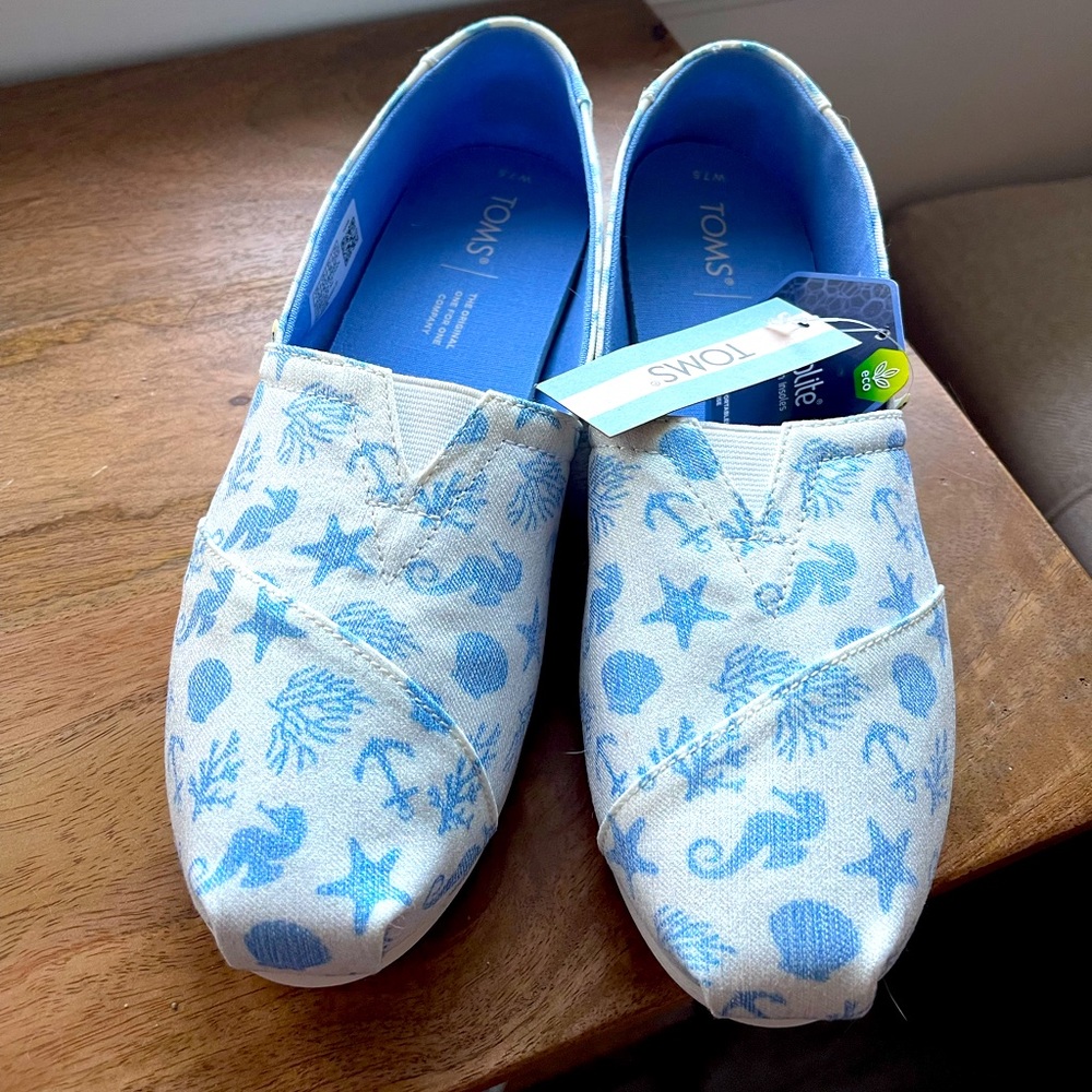 NWT TOMS seashell shoes size 7.5